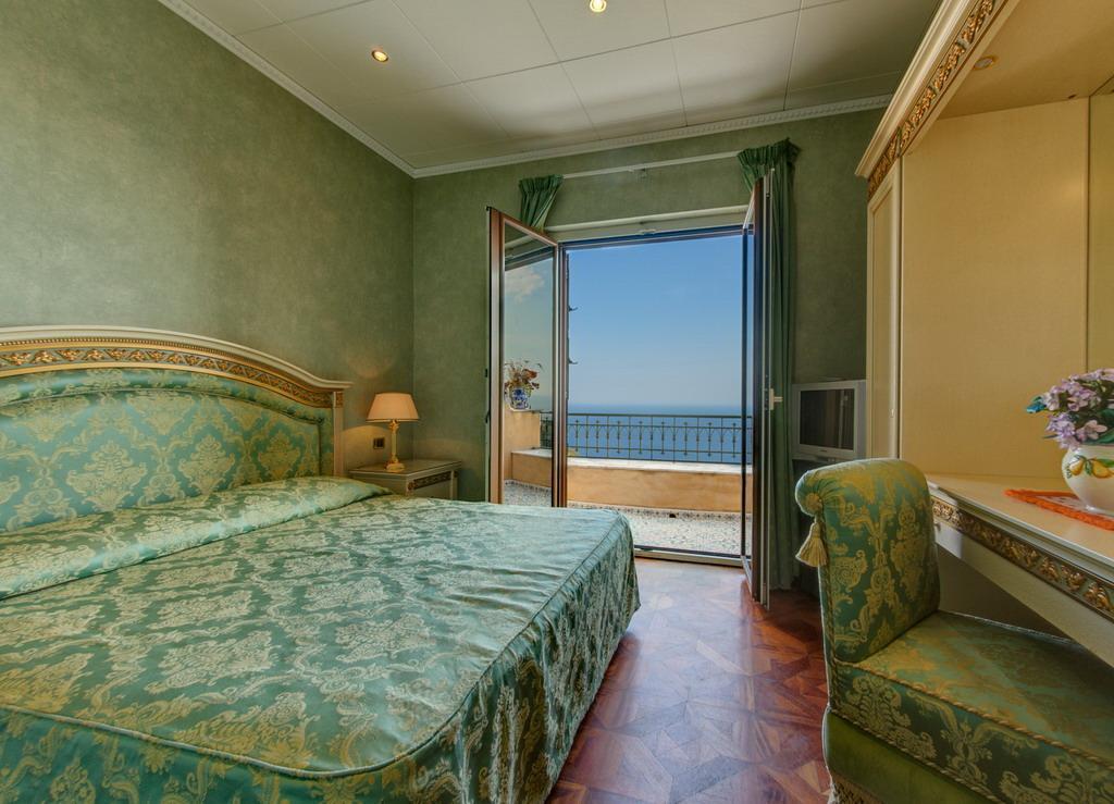 Hotel Villa Riis Taormina Exteriör bild