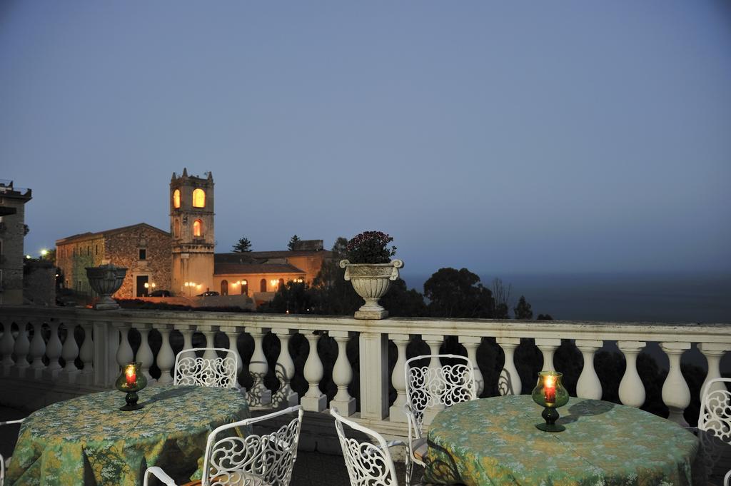 Hotel Villa Riis Taormina Exteriör bild