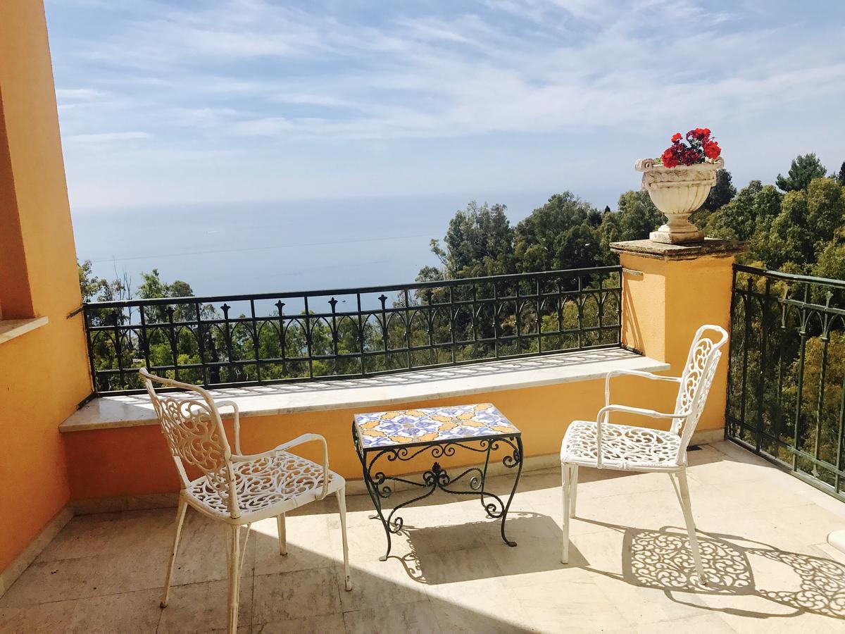 Hotel Villa Riis Taormina Exteriör bild